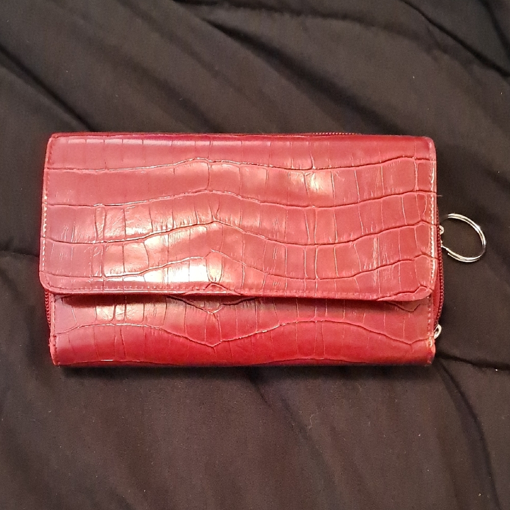 Elegant Red Crocodile-Embossed Women's Clutch